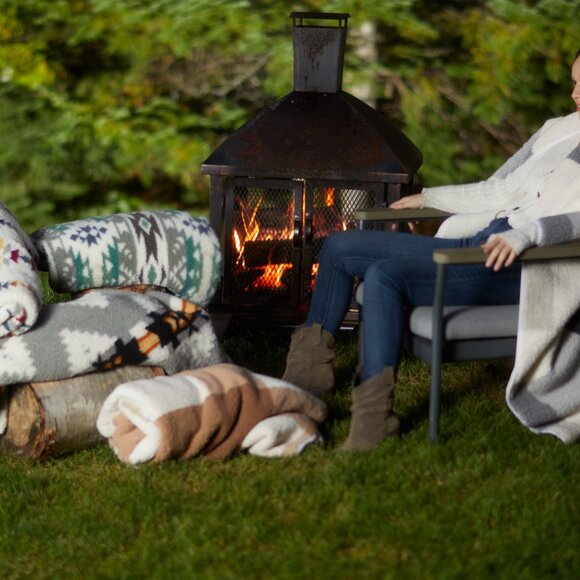 Luxe Home Decor Classic Faux Fur Throw | 1-Piece | Navajo print - grey | 50"x60" - Picture 9 of 11